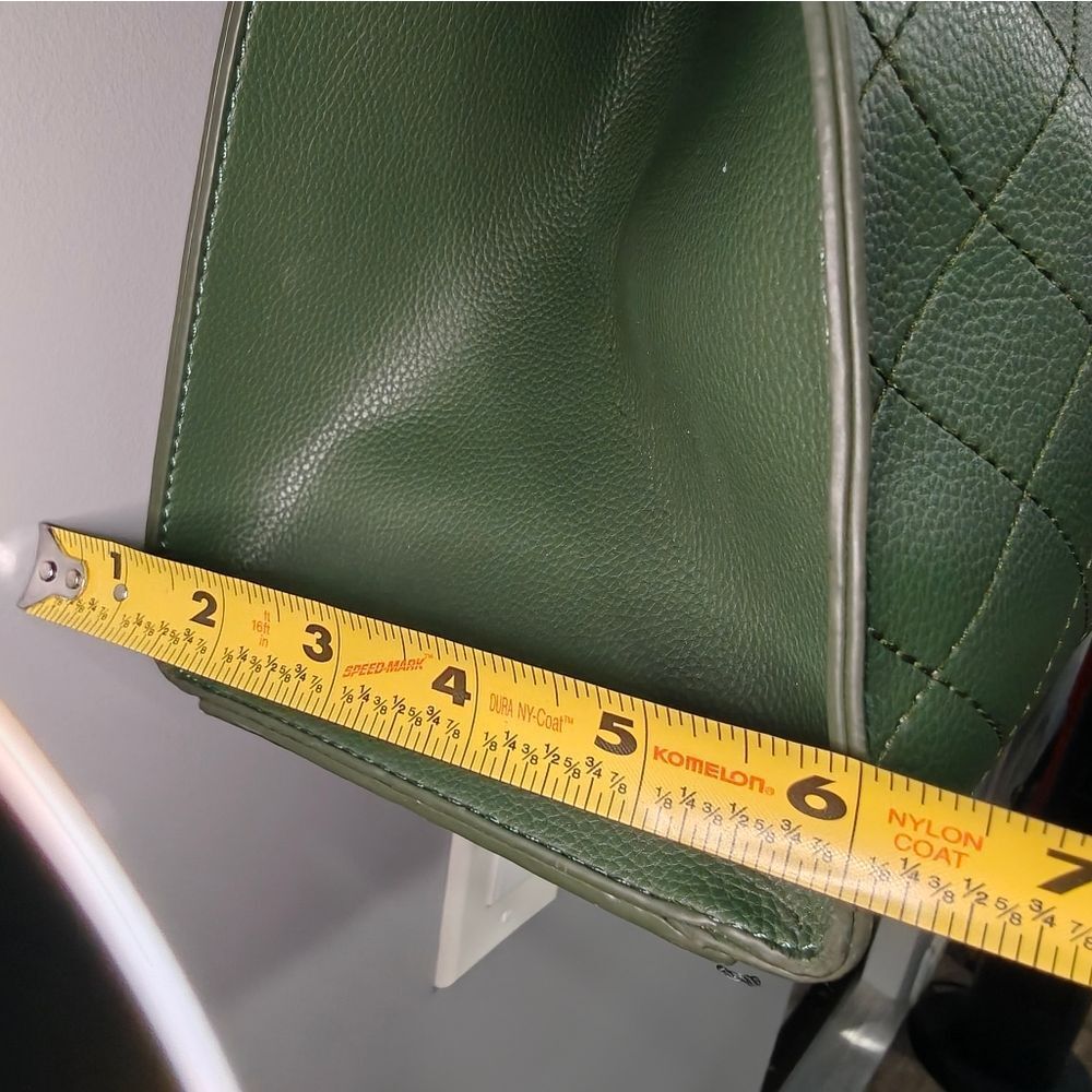 🐢 Green Quilted Vegan Leather Tote. Convertible Strap. - Picture 9 of 15